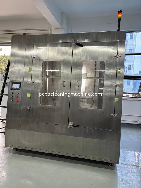 Machine de nettoyage des assemblages de circuits imprimés AC380V/3p/50/60Hz avec vitesse nette du convoyeur 100-150 cm/min