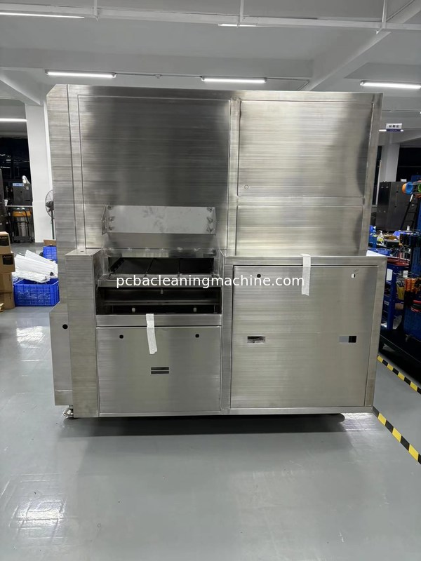 Machine de nettoyage des assemblages de circuits imprimés AC380V/3p/50/60Hz avec vitesse nette du convoyeur 100-150 cm/min