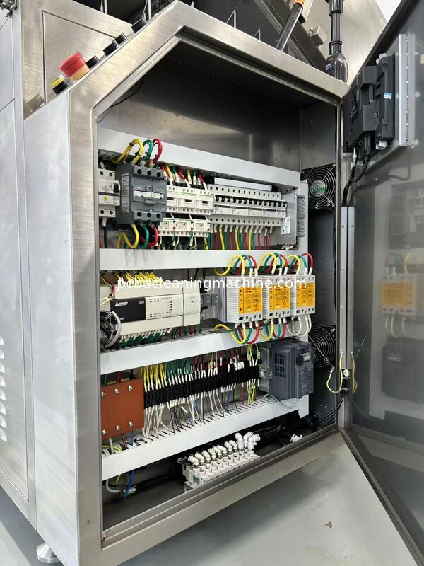 Machine de nettoyage automatique de palettes à contrôle PLC, dotée d'une capacité de réservoir de liquide de 80L et d'un temps de séchage de 5 à 15 minutes, adaptée à divers types de palettes