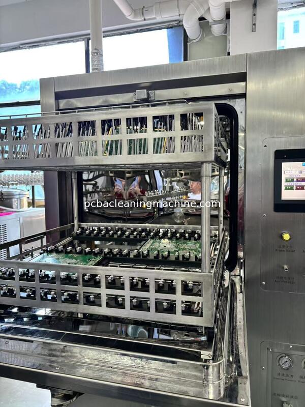 Éliminer les taches sur PCBA à l'aide d'un agent de nettoyage chimique SME-5600L application principale PCBA électronique automobile PCBA militaire PCBA aérospatiale PCBA télécom PCBA appareil médical PCBA compteurs numériques PCBA MachineFeatu