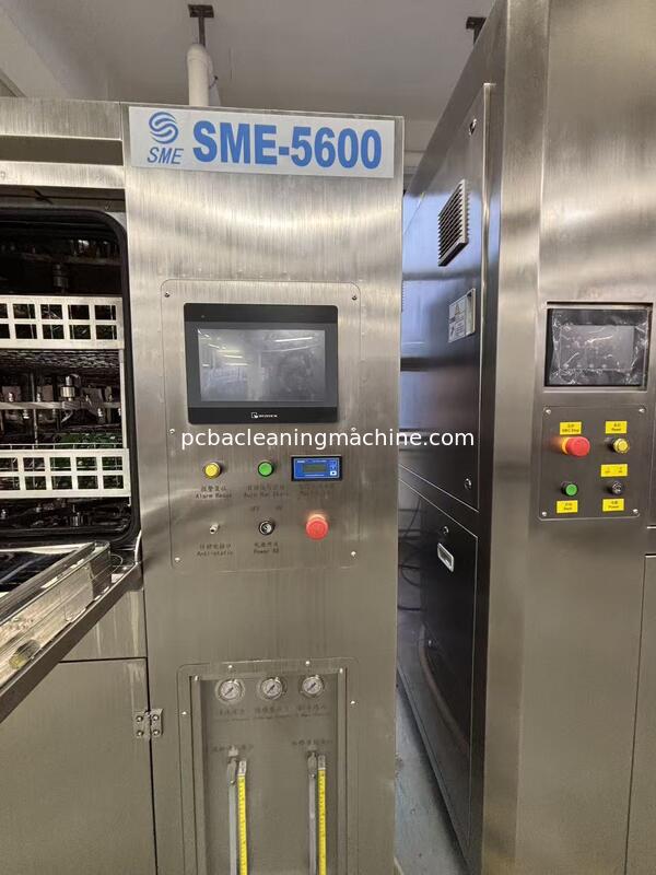 Épaisseur de PCB de 0,5 à 3,0 mm SME-5600L Machine de nettoyage de PCB Équipement de nettoyage automatisé assurant le traitement des cartes de circuits