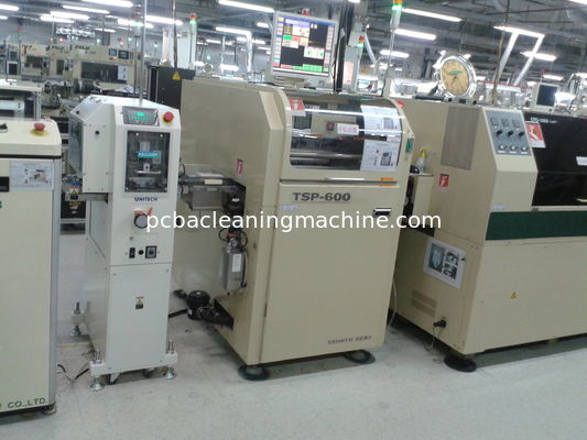 Le nouveau splder liquide aqueux développé collent le pochoir lavent au jet la machine avec le processus de NO--rinçage